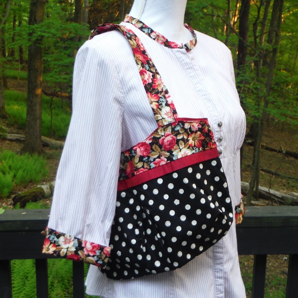 Purse Included w Shirt!  Banded Collar w Flowers